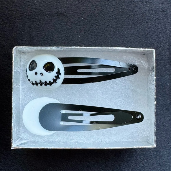 (FREE w/purchase of Jack Skellington bag)
N B4 C Jack Hair clips ~2.5” long - Picture 3 of 3